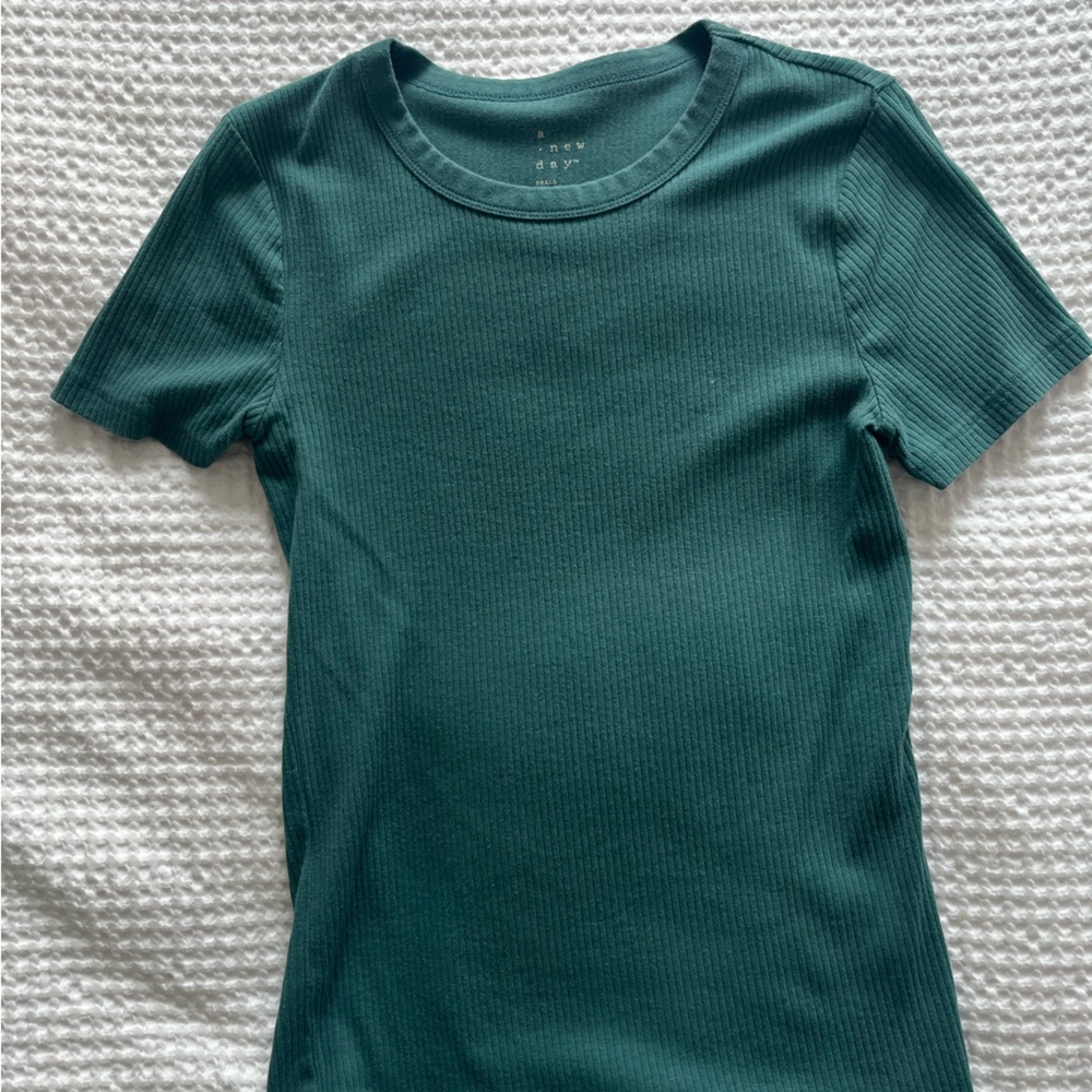 Green basic tshirt